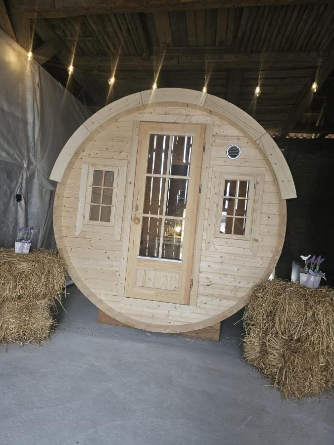 Schlaffass Mit Wellness In Alter Scheune Seinsheim Exterior foto
